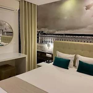 & By Aparthotel